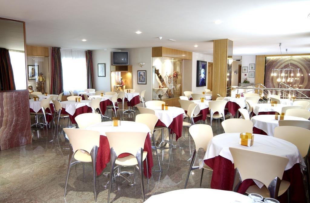Yomo Imperial Otel Sant Julià de Lòria Dış mekan fotoğraf