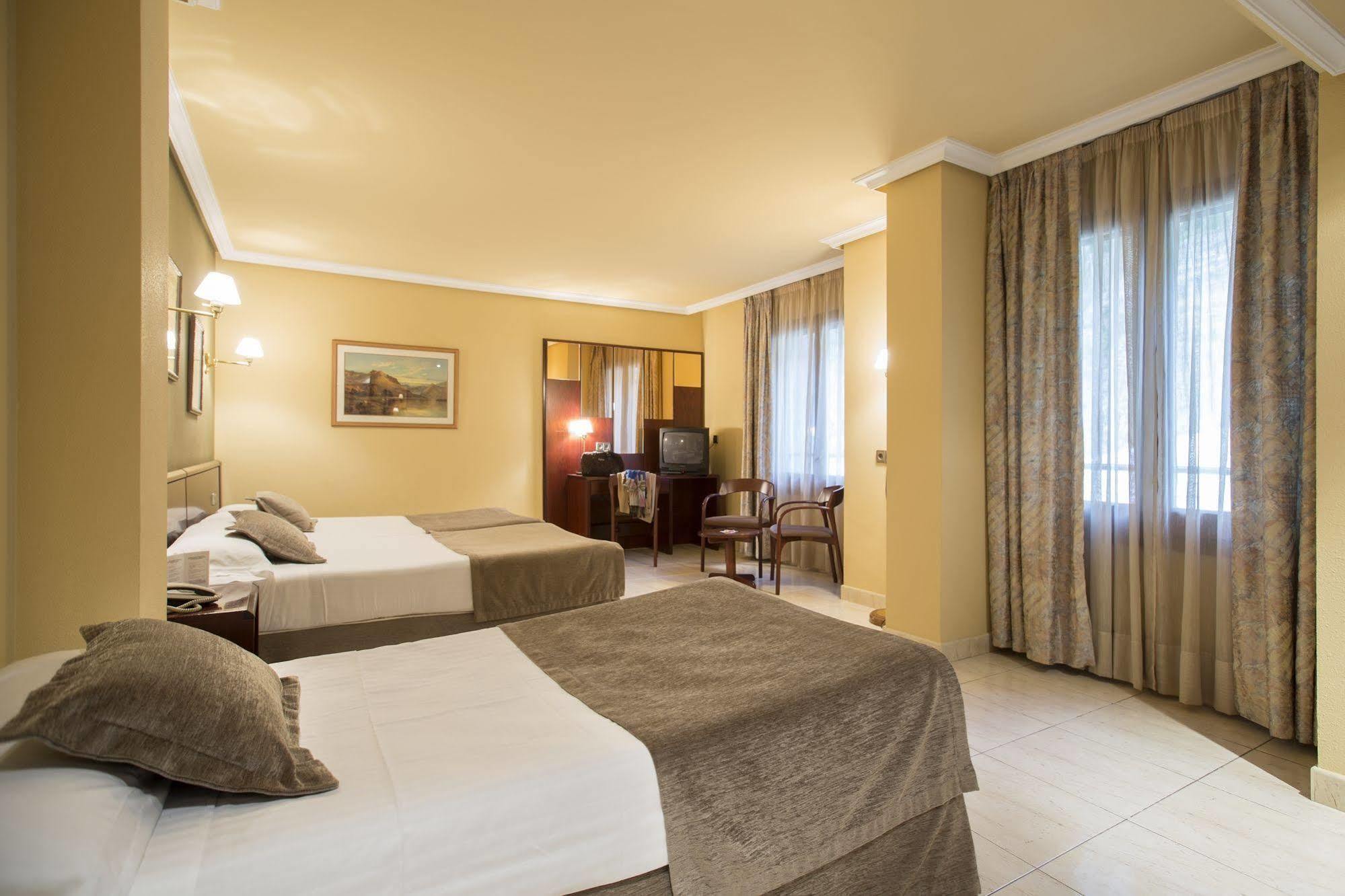 Yomo Imperial Otel Sant Julià de Lòria Dış mekan fotoğraf