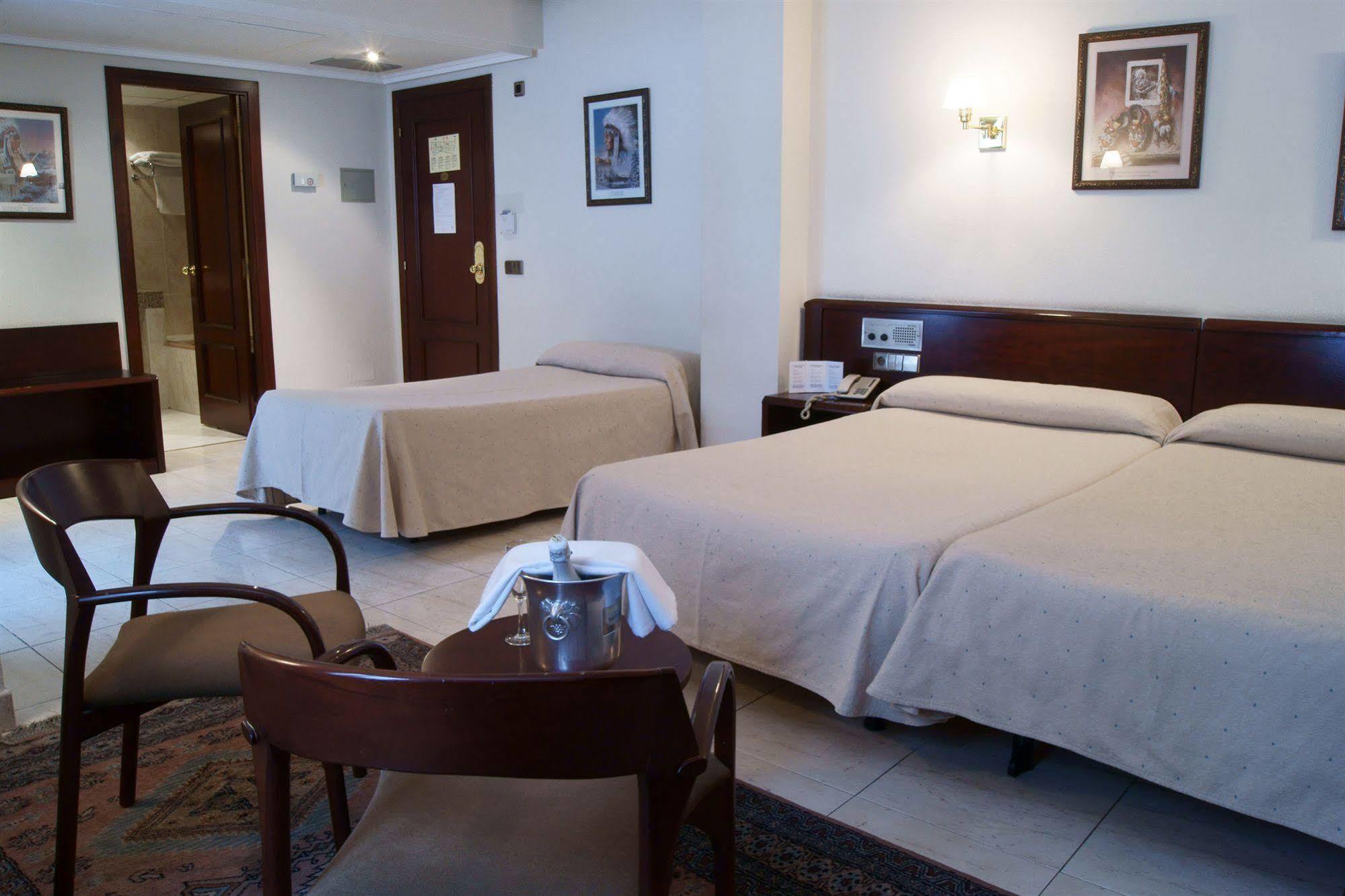 Yomo Imperial Otel Sant Julià de Lòria Dış mekan fotoğraf